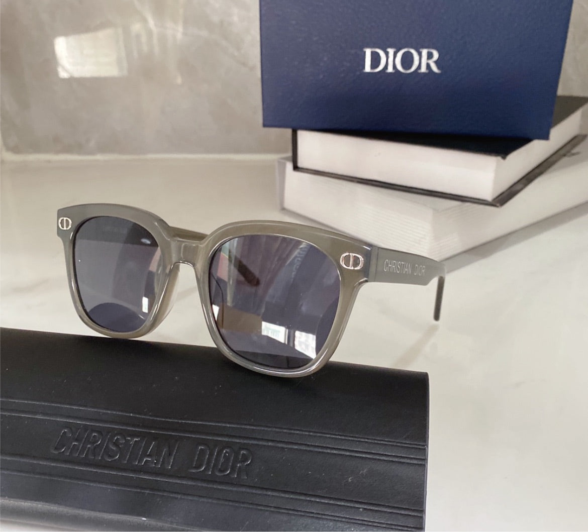 New woman Dior sunglasses